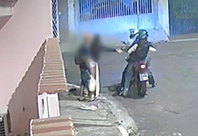 Vídeo: grávida passa mal durante assalto na zona leste de SP