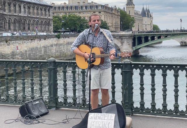 Venha dançar ao ar livre e se surpreender com os artistas de rua em Paris Plages