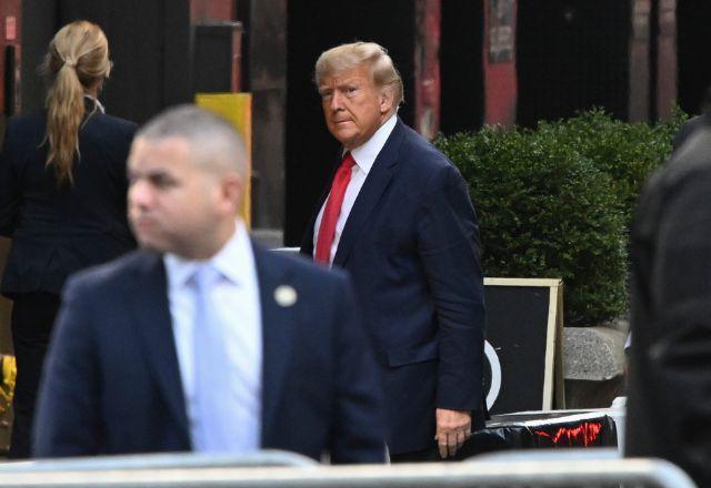 Trump nega retirada ilegal de documentos secretos da Casa Branca