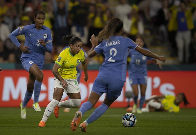 Brasil toma gol no fim e perde para França pela Copa do Mundo Feminina