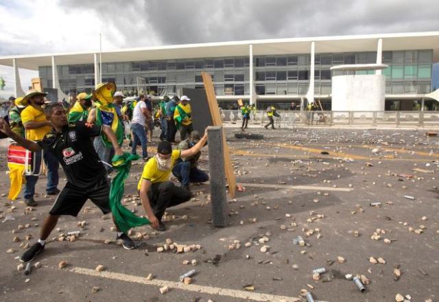 Poder Expresso: Abin enviou 33 alertas ao governo sobre 8/1, mortes no Guarujá e mais