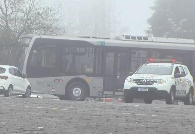 SP: funcionário morre atropelado em garagem de ônibus