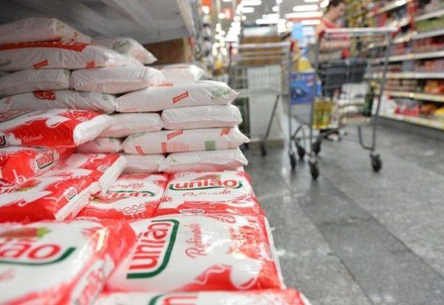 Menor variedade de marcas de açúcar e café provoca aumento de 4% nos preços