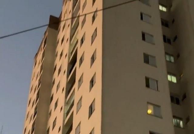 Menina que morreu após cair de prédio teria acessado janela de banheiro