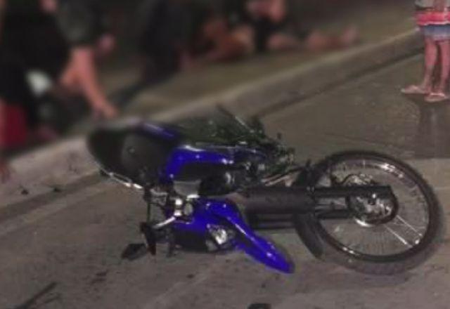 Motorista joga o veículo em cima de motociclistas em Recife