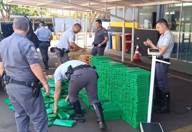 Polícia apreende mais de uma tonelada de maconha em rodovia de SP