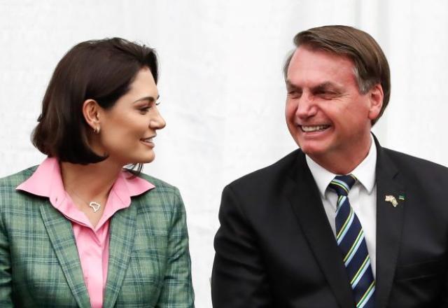 Deputados pedem que passaportes de Bolsonaro e Michelle sejam retidos