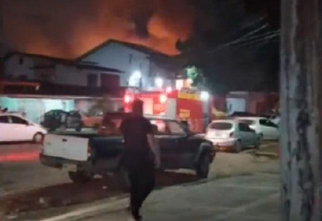 AP: jovem é presa após incendiar a casa do namorado