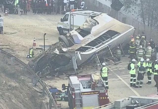 Ônibus com torcedores do Corinthians capota em Minas Gerais e sete morrem