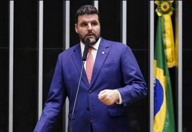 "Proibição total de importações de leite é alternativa para conter crise do setor", diz Pedro Lupion