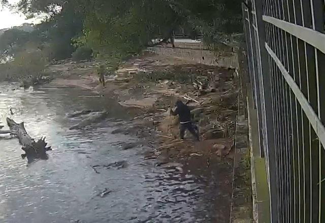 Quadrilha anda em trilha e atravessa rio para roubar mansões em Porto Alegre (RS)