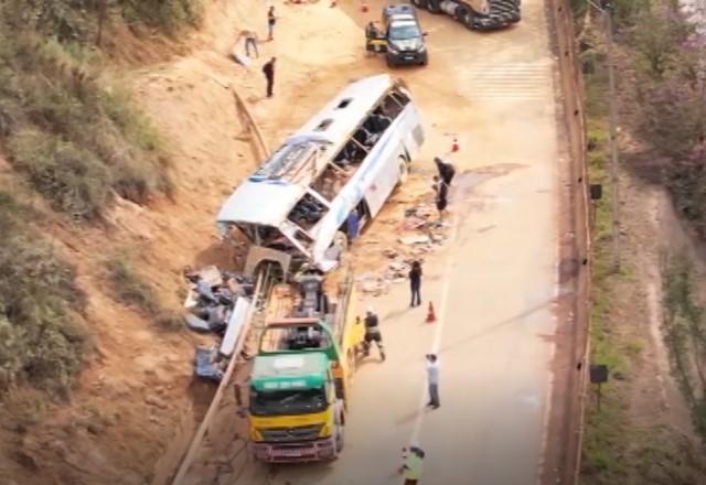 Polícia divulga as imagens do acidente com ônibus da torcida do Corinthians