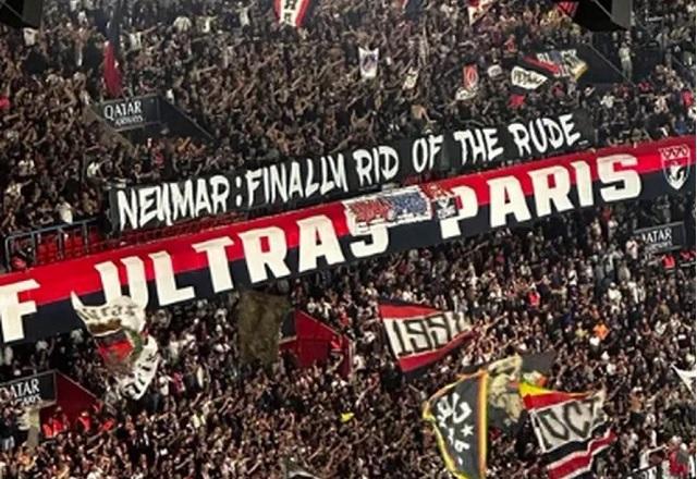 Torcedores do PSG comemoram saída de Neymar em estádio: "Nos livramos"