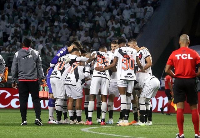 Vasco contesta anulação de gol do Paulinho contra Palmeiras