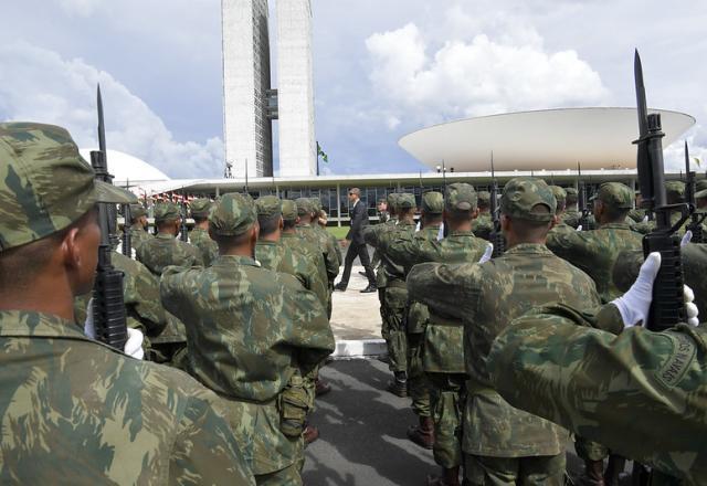 Poder Expresso: Governo busca impedir que militares disputem eleições, STF julga marco temporal e mais