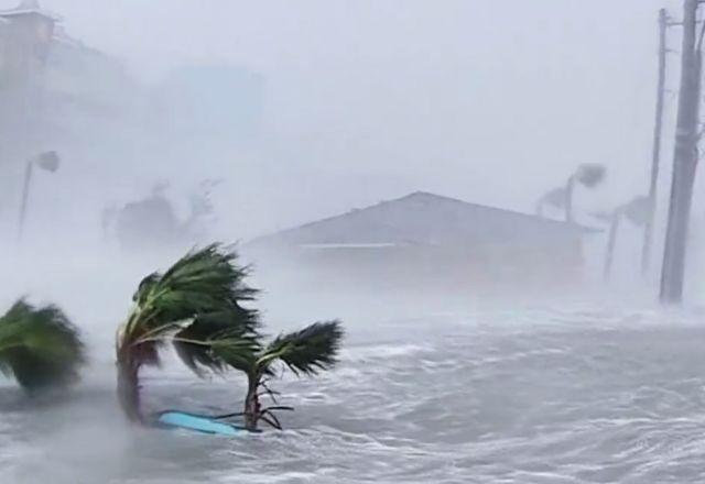 Após atingir Flórida, tempestade tropical Idalia segue para Carolina do Norte