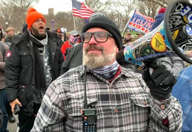 EUA: líder dos Proud Boys é condenado a 17 anos de prisão por invasão ao Capitólio