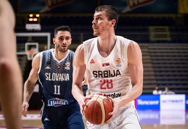 Jogador sérvio perde rim após cotovelada na Copa do Mundo de Basquete