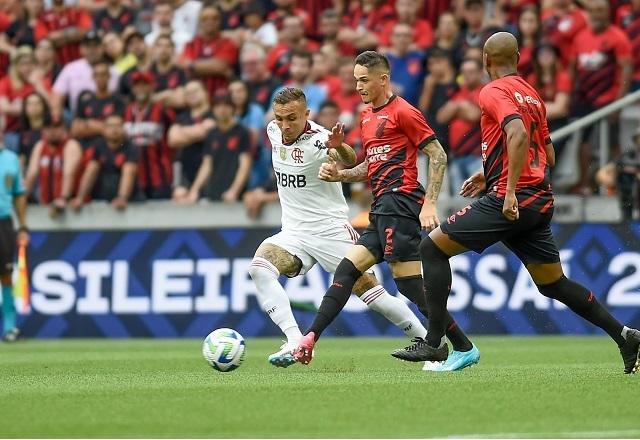 Flamengo x Athletico-PR: onde assistir, escalações e desfalques