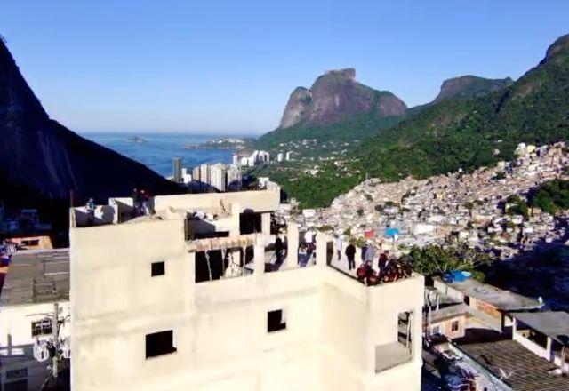 RJ: prefeitura faz demolição de mansão avaliada em R$ 2,5 milhões na Rocinha