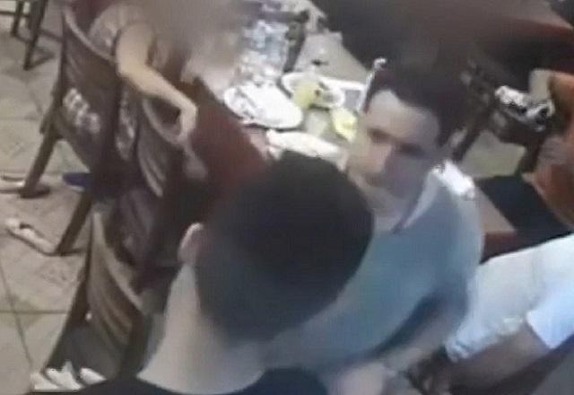 Garçom é covardemente agredido por cliente em pizzaria