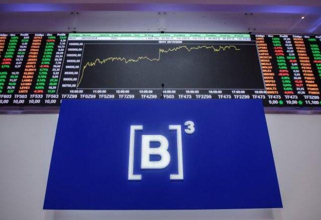 Bolsa de São Paulo engata quarta alta seguida com pé em Wall Street