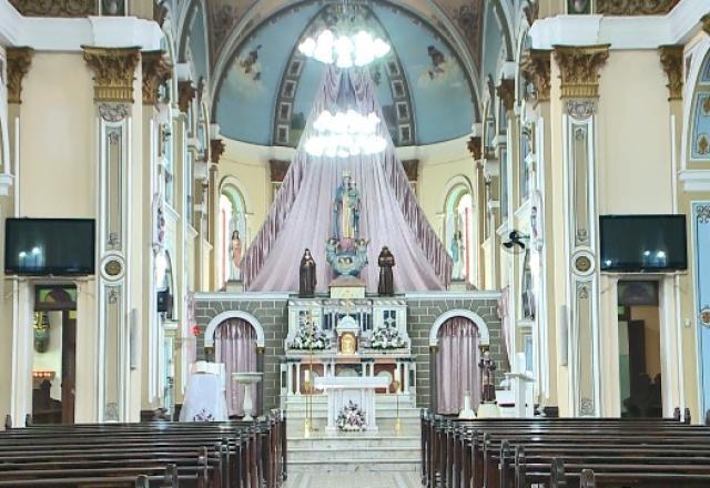 Polícia procura ladrão que roubou igreja em Curitiba