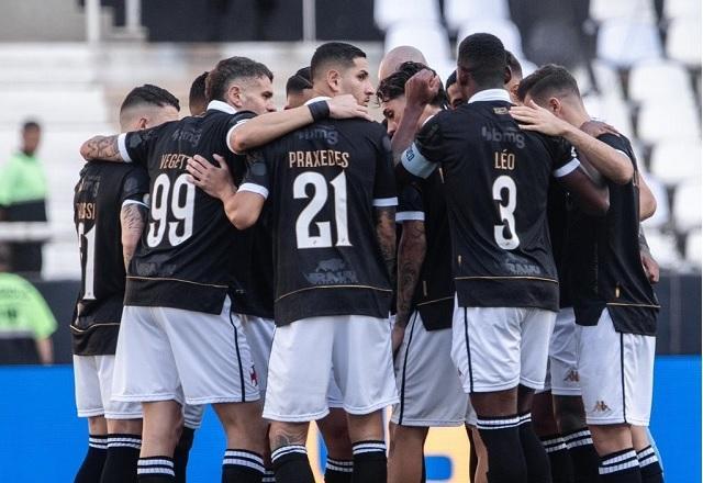 Atacante do Vasco provoca Fluminense após vitória em clássico