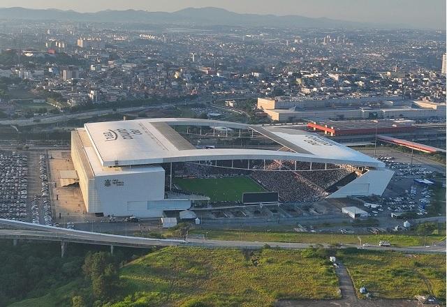 Torcedor do Corinthians de 16 anos morre eletrocutado após partida