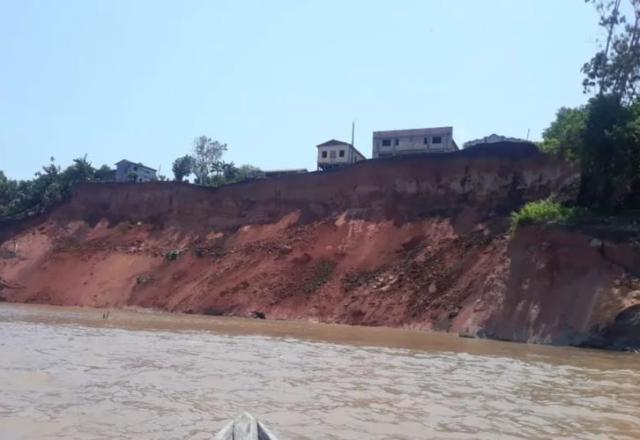 Deslizamento de terra deixa um morto e quatro desaparecidos no Amazonas