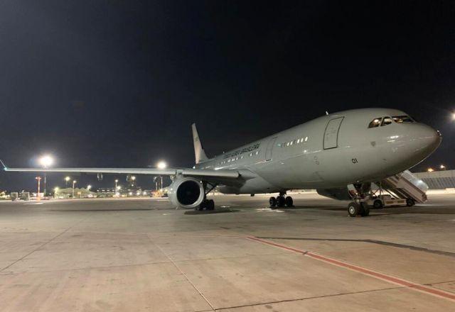 Primeiro avião com brasileiros voltando de Israel chega em Brasília