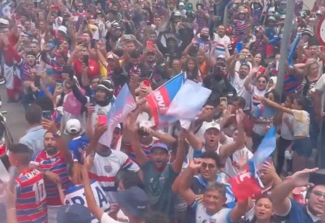 "AeroLaion": torcida do Fortaleza faz festa rumo à final da Sul-Americana