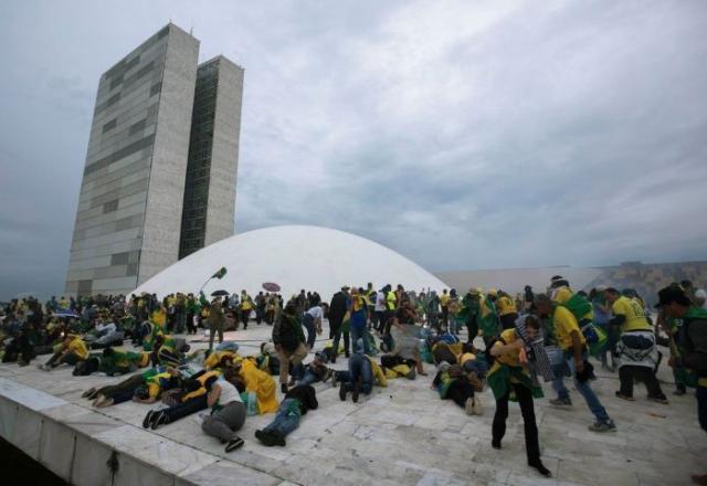 Moraes vota para condenar mais seis réus por atos golpistas do 8 de janeiro