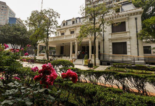 Casa das Rosas, na Avenida Paulista, reabre após ficar dois anos fechada