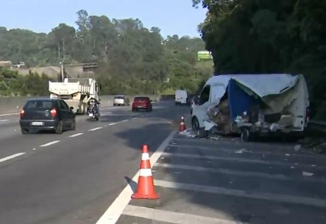 Bandido em fuga pula de caminhão em movimento após perseguição