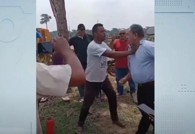 Prefeito é agredido por populares durante vistoria de obra no Acre