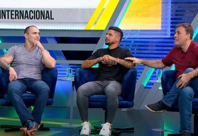 Cicinho brinca com disputa por título do Brasileirão: "Nem profeta acerta"