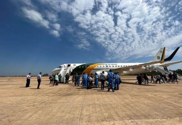 Repatriados de Gaza embarcam para abrigo em São Paulo nesta 4ª feira