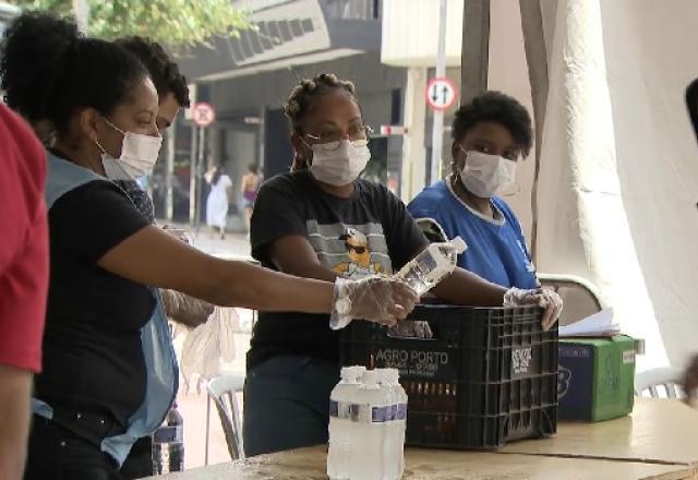 População em situação de rua sofre com altas temperaturas em São Paulo