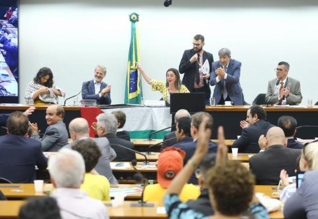 Projeto prevê maior punição para injúria racial em eventos públicos