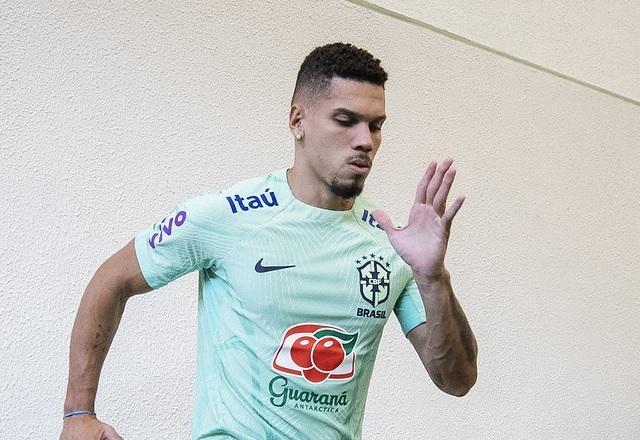 Paulinho, do Atlético-MG, é alvo de intolerância religiosa após estreia pela Seleção