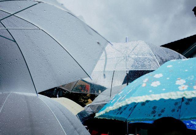 Feriado de chuva e temperatura amena