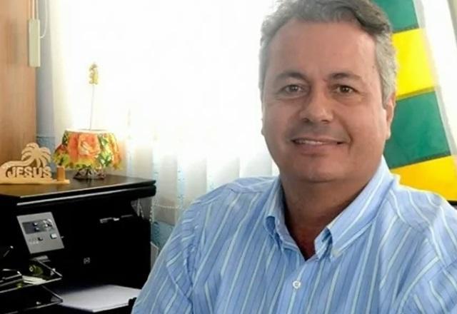 Justiça determina prisão de prefeito que invadiu e atirou na casa da ex