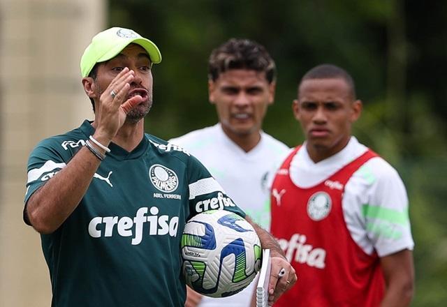 Jornal diz que Abel sairá do Palmeiras para ser técnico mais bem pago do mundo