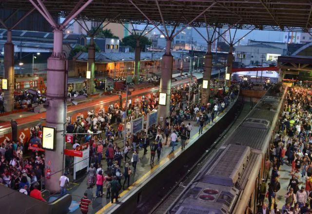 Devido à greve, governo de SP decreta ponto facultativo