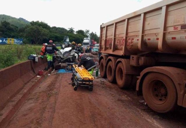 Engavetamento na Fernão Dias deixa seis mortos em MG