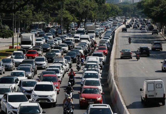 Prefeitura de SP suspende rodízio nesta 3ª feira por causa da greve no transporte