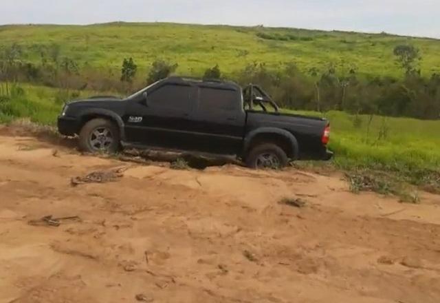 Mulher é encontrada morta em matagal após invasão a sítio