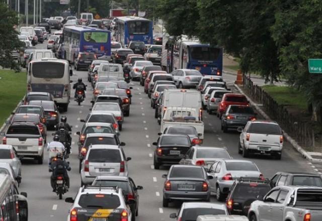 Com greve no Metrô e na CPTM, cidade de SP registra 581 km de lentidão