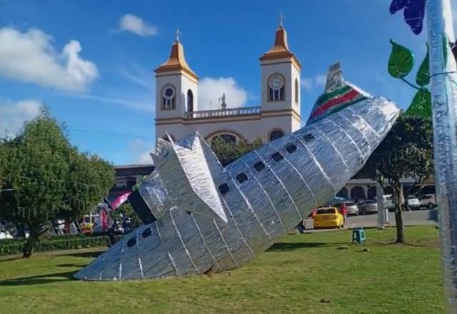 Após críticas, decoração duvidosa em homenagem à Chape é removida